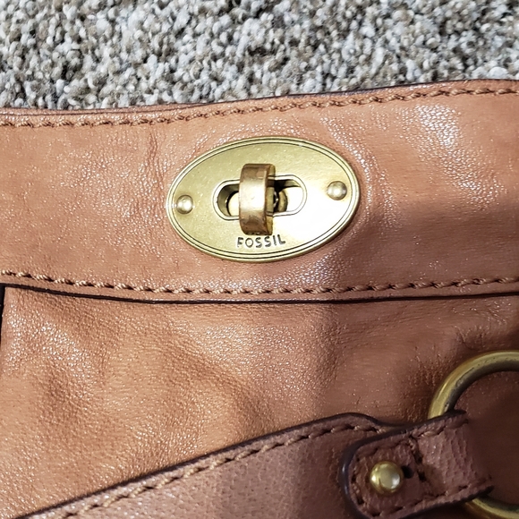 Fossil Leather Buttery Soft Messenger Bag - Picture 2 of 11